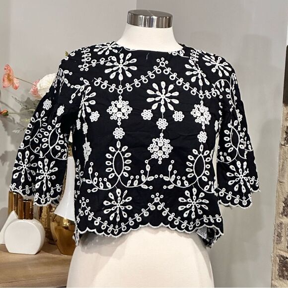 ZARA Women’s/Juniors Trafaluc Embroidered Top in the Size Medium in Black/White - Picture 6 of 9